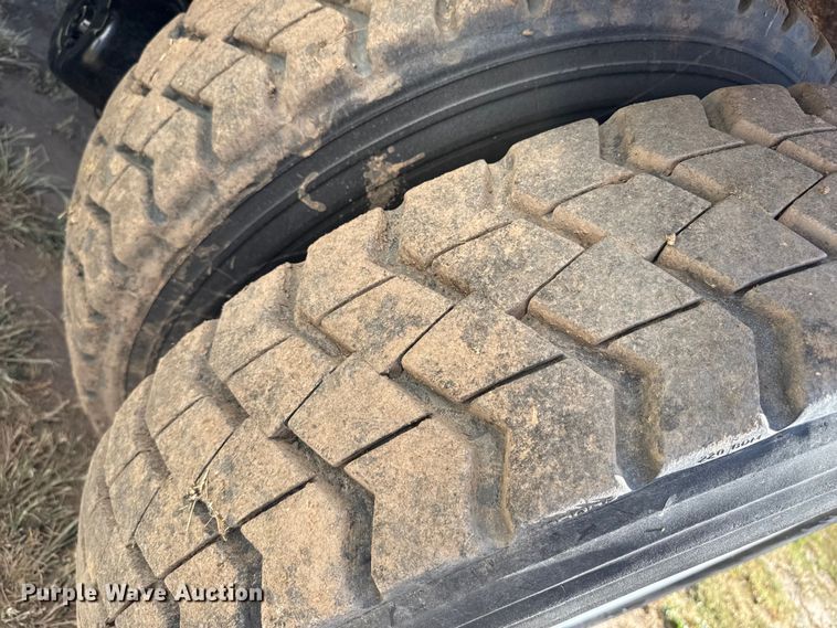 image for item DZ8926 2012 International 7400 feed mixer truck