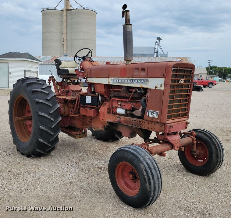 image for item EA2515 International Farmall 826 tractor