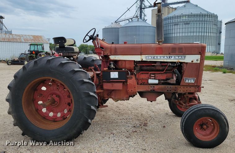 image for item EA2515 International Farmall 826 tractor