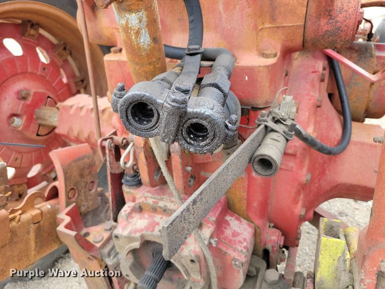 image for item EA2515 International Farmall 826 tractor