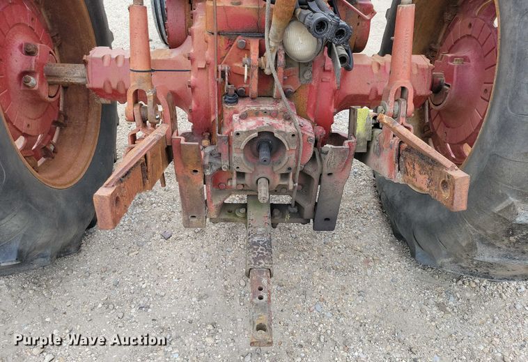 image for item EA2515 International Farmall 826 tractor