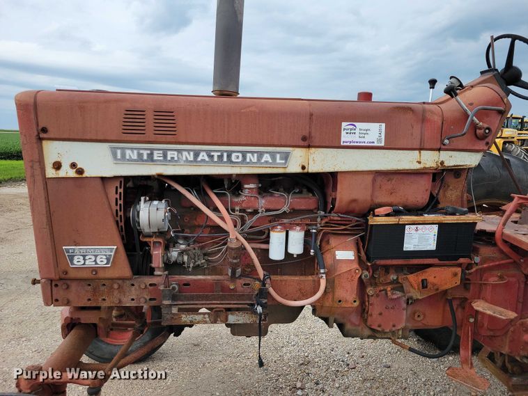 image for item EA2515 International Farmall 826 tractor