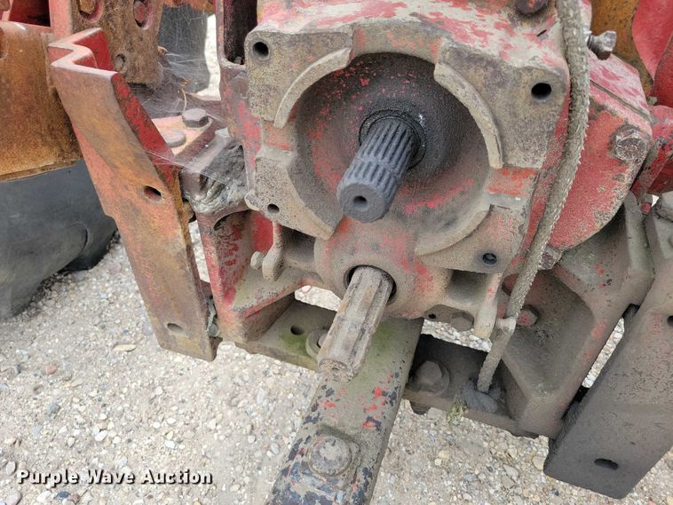 image for item EA2515 International Farmall 826 tractor