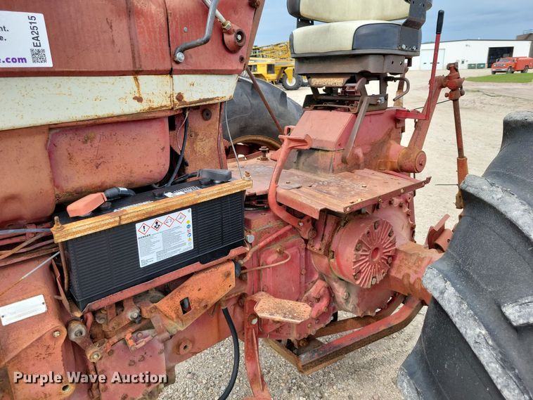 image for item EA2515 International Farmall 826 tractor