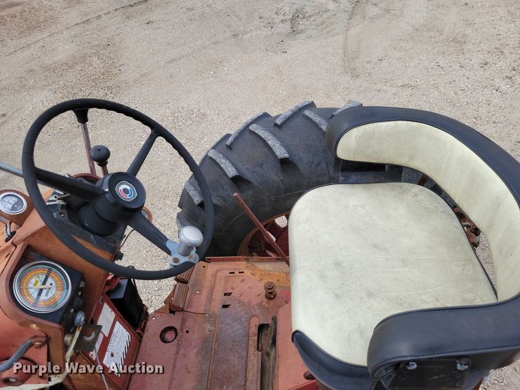 image for item EA2515 International Farmall 826 tractor