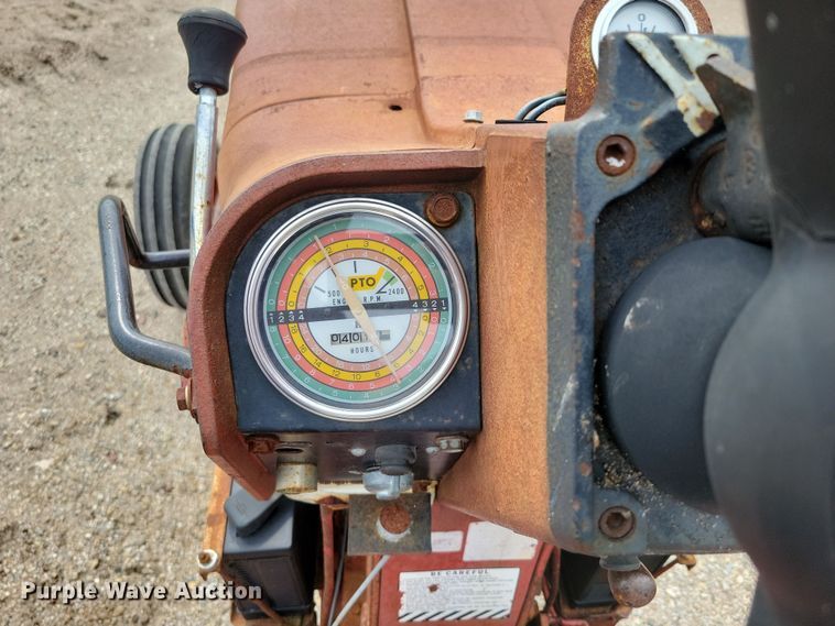 image for item EA2515 International Farmall 826 tractor