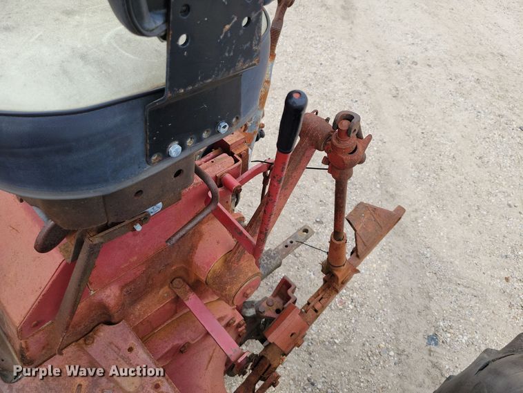 image for item EA2515 International Farmall 826 tractor