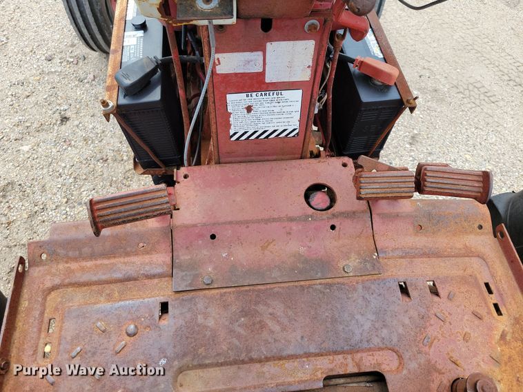 image for item EA2515 International Farmall 826 tractor