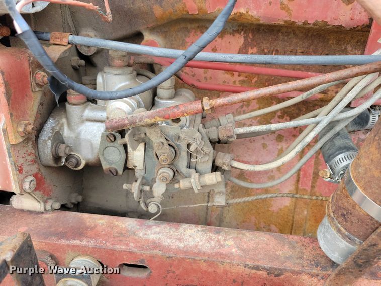 image for item EA2515 International Farmall 826 tractor