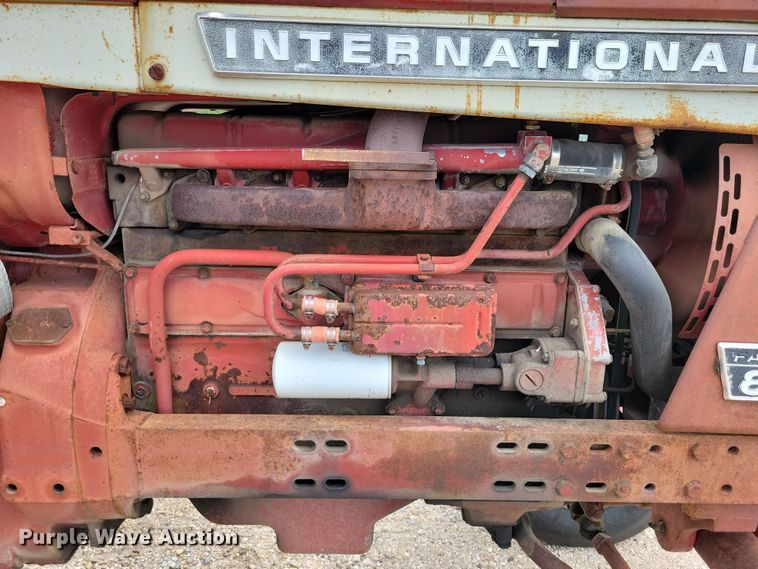 image for item EA2515 International Farmall 826 tractor