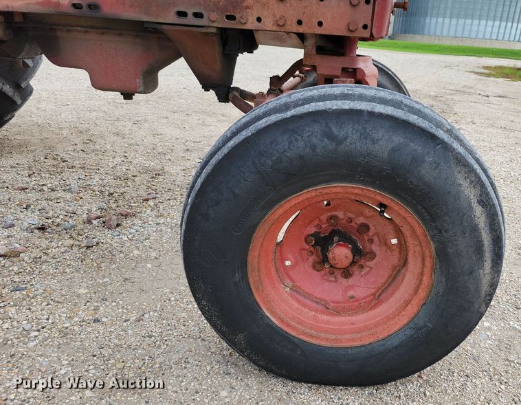 image for item EA2515 International Farmall 826 tractor