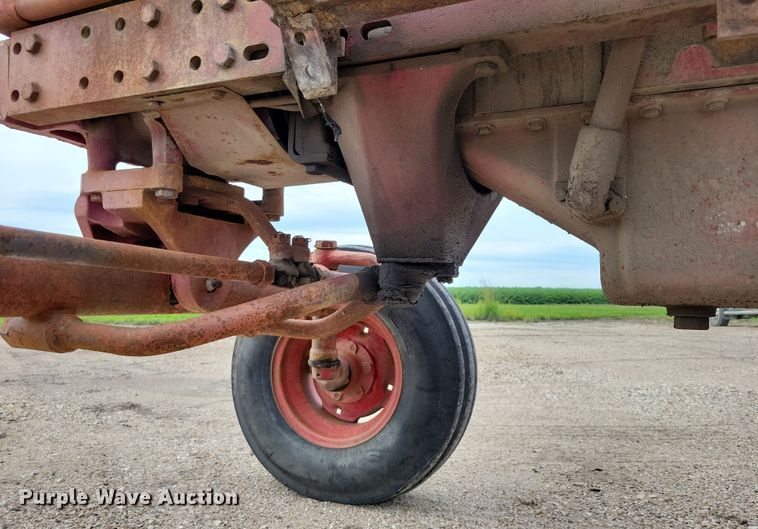 image for item EA2515 International Farmall 826 tractor