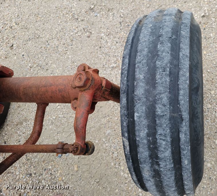 image for item EA2515 International Farmall 826 tractor