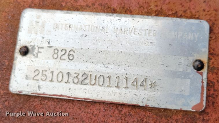 image for item EA2515 International Farmall 826 tractor