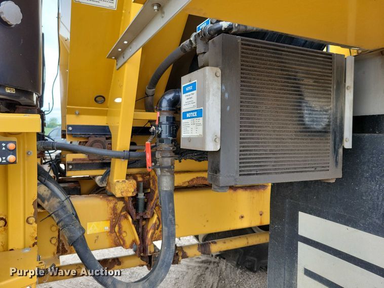 image for item EA2516 2009 TerraGator 8204 spreader