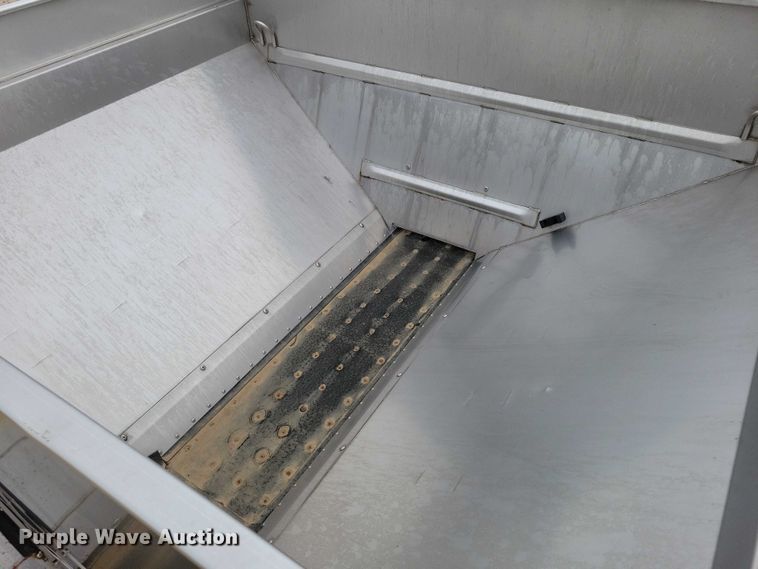 image for item EA2516 2009 TerraGator 8204 spreader