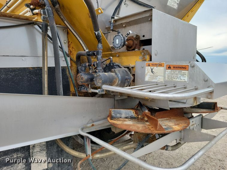 image for item EA2516 2009 TerraGator 8204 spreader