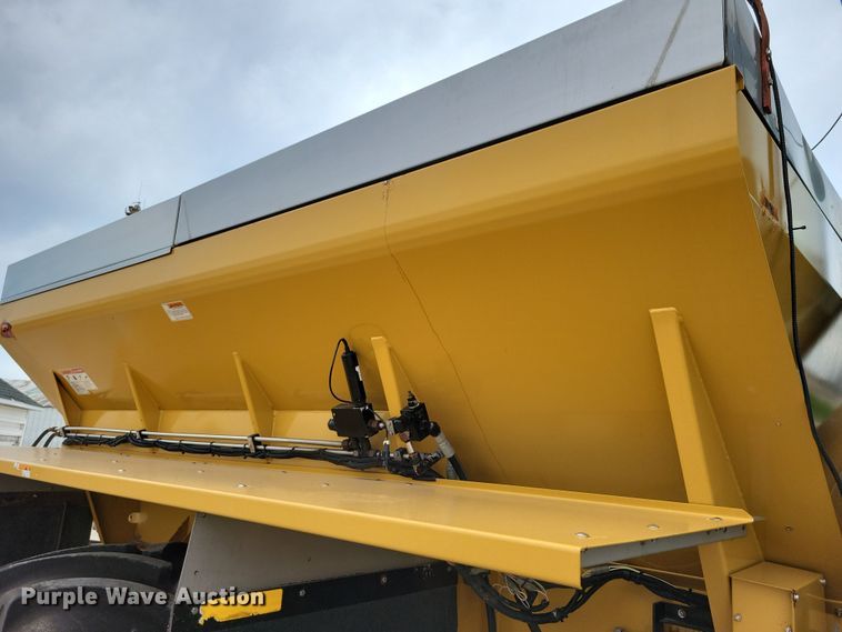 image for item EA2516 2009 TerraGator 8204 spreader