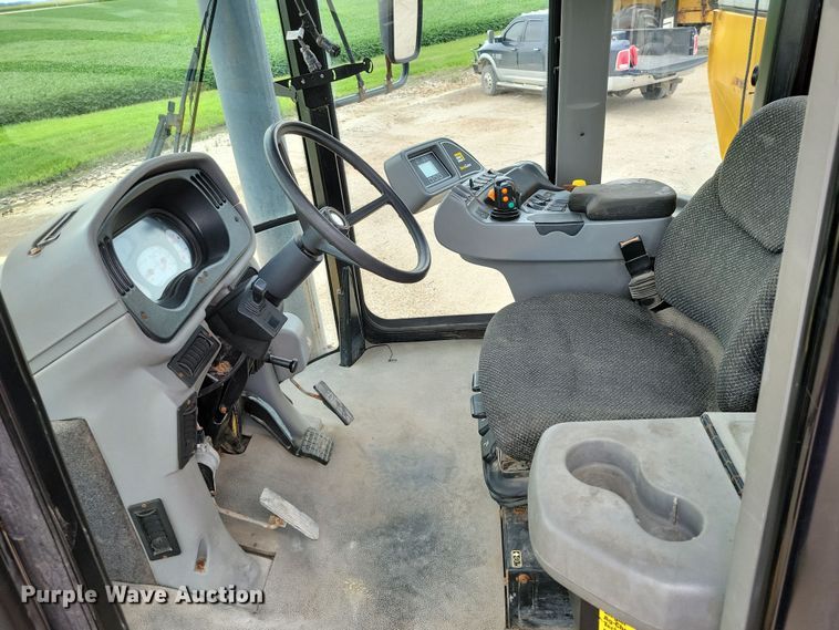 image for item EA2516 2009 TerraGator 8204 spreader