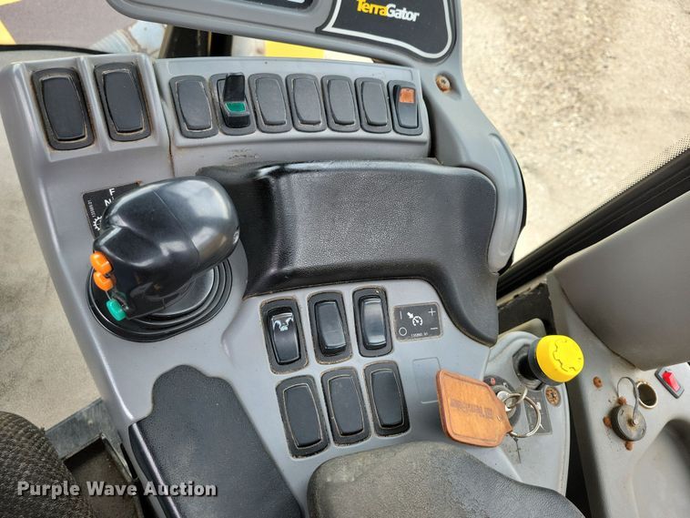 image for item EA2516 2009 TerraGator 8204 spreader