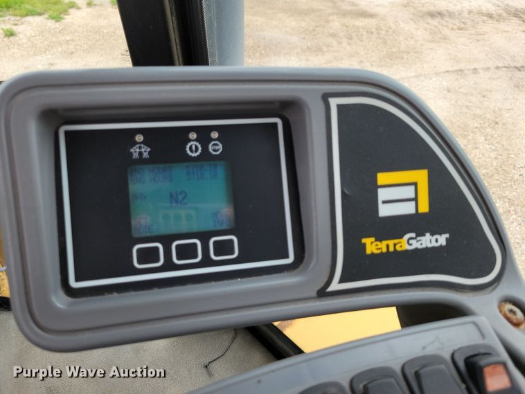 image for item EA2516 2009 TerraGator 8204 spreader