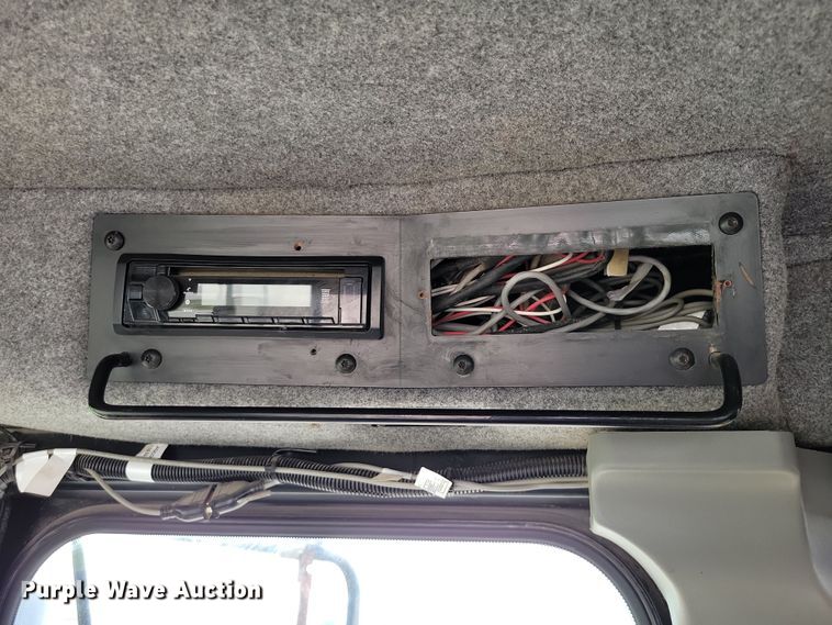 image for item EA2516 2009 TerraGator 8204 spreader