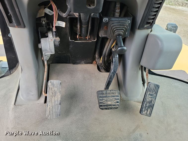 image for item EA2516 2009 TerraGator 8204 spreader