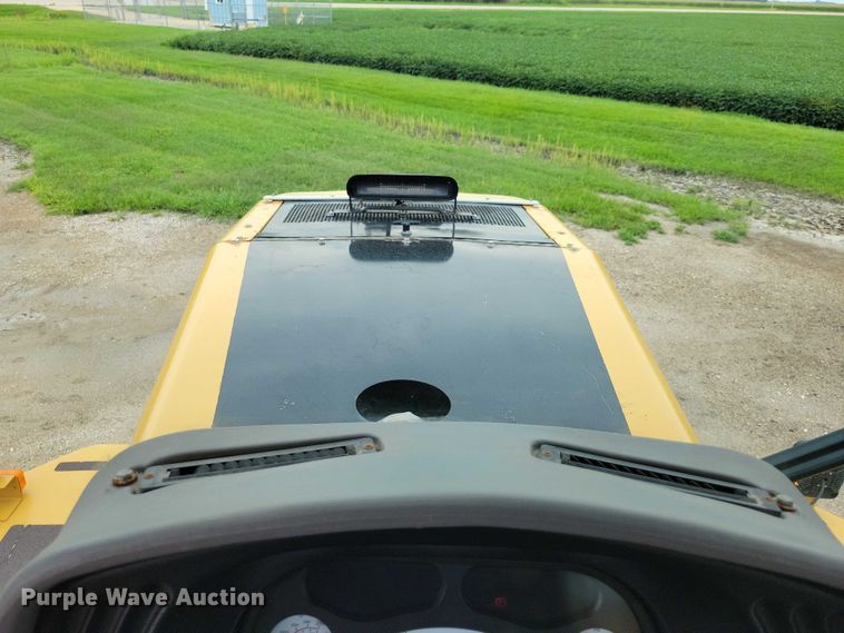 image for item EA2516 2009 TerraGator 8204 spreader