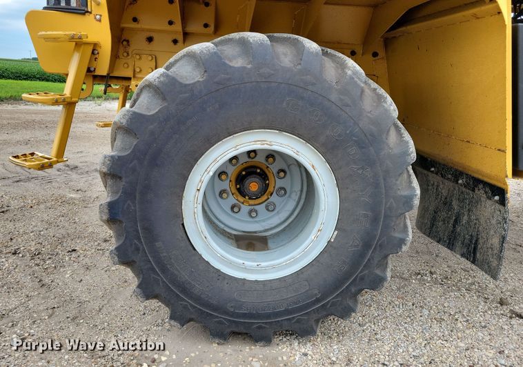 image for item EA2516 2009 TerraGator 8204 spreader