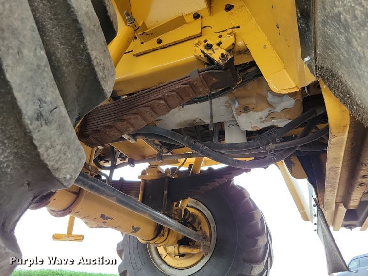 image for item EA2516 2009 TerraGator 8204 spreader