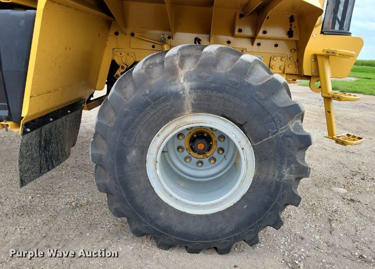 image for item EA2516 2009 TerraGator 8204 spreader