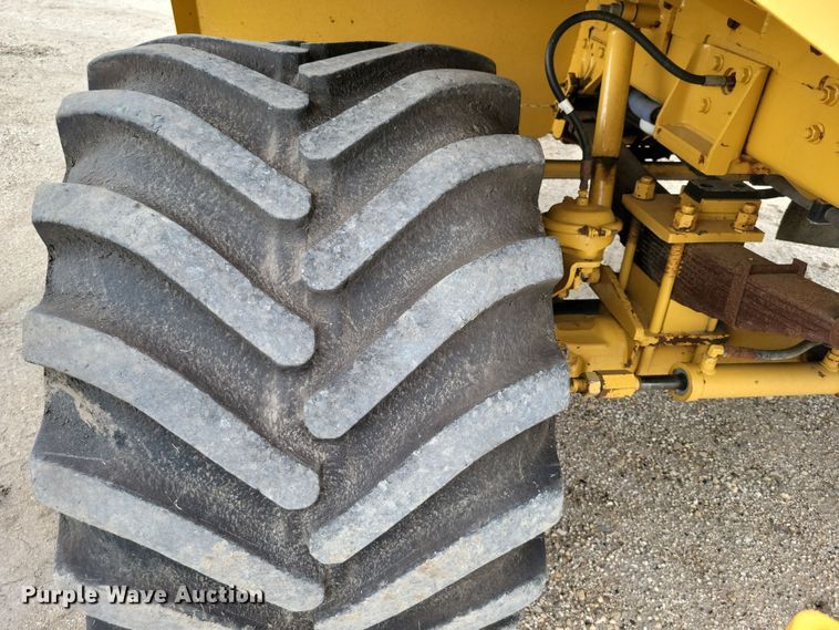 image for item EA2516 2009 TerraGator 8204 spreader