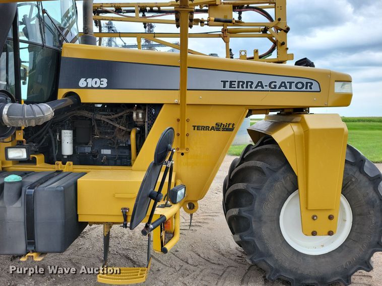 image for item EA2517 2004 TerraGator 6103 sprayer