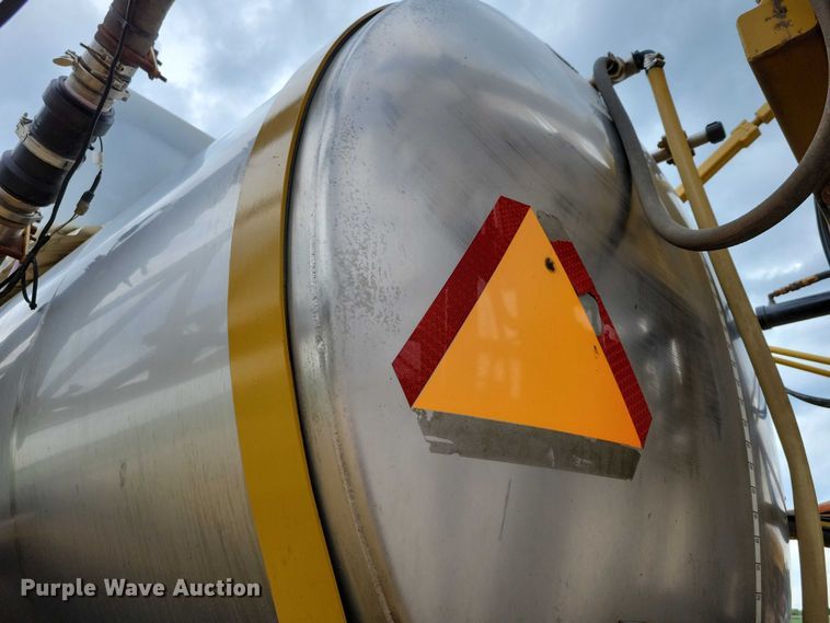 image for item EA2517 2004 TerraGator 6103 sprayer