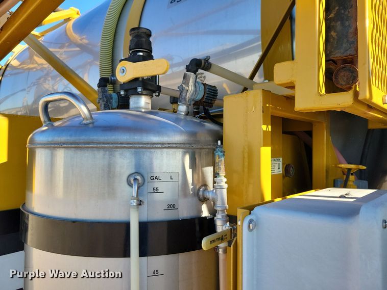 image for item EA2518 2005 TerraGator 6103 sprayer