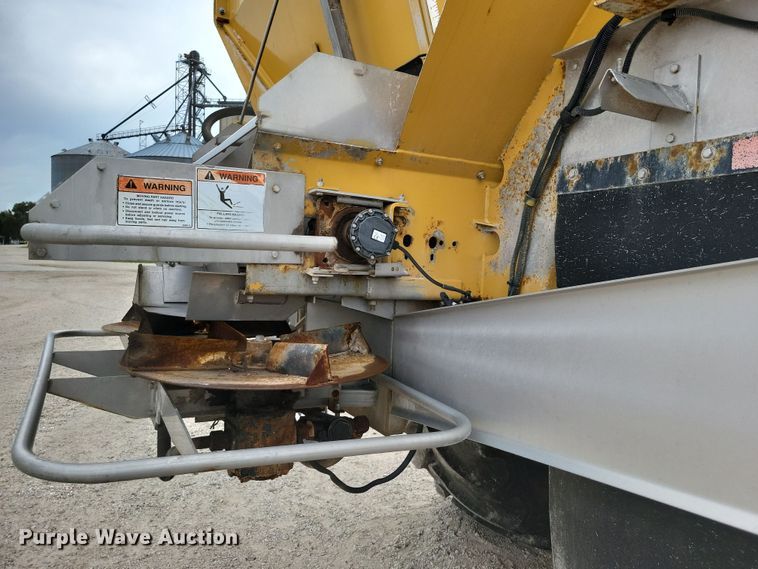 image for item EA2519 2013 TerraGator TG8400 spreader