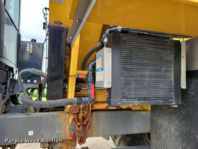 image for item EA2519 2013 TerraGator TG8400 spreader