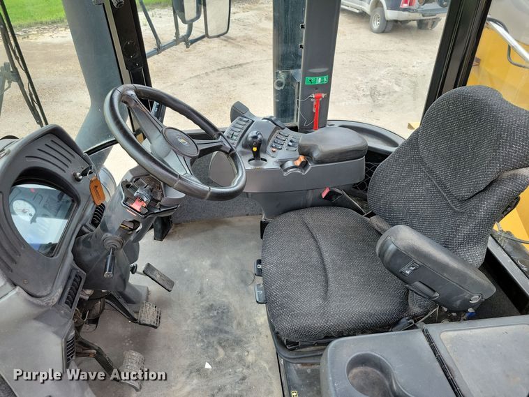 image for item EA2519 2013 TerraGator TG8400 spreader