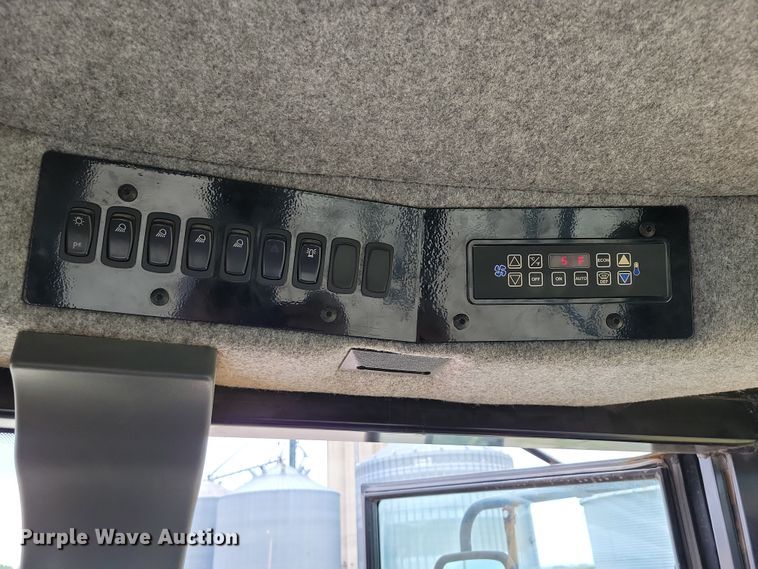 image for item EA2519 2013 TerraGator TG8400 spreader