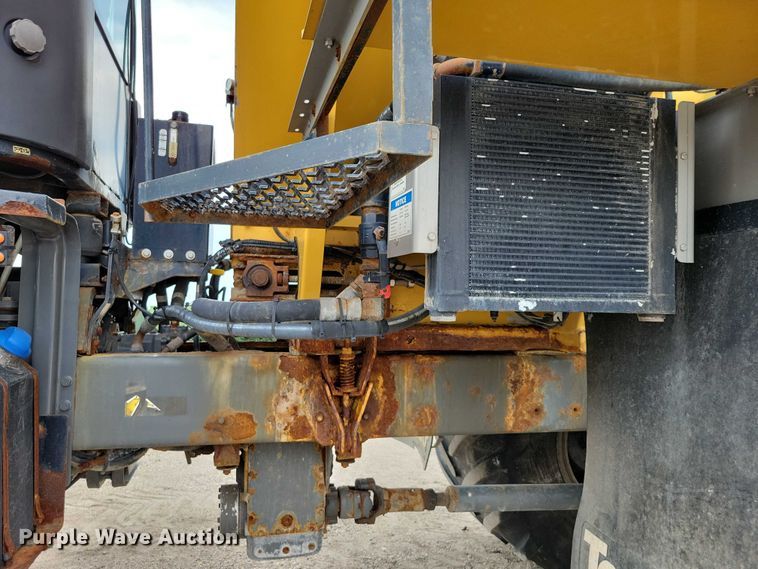 image for item EA2520 2013 TerraGator TG8400 spreader