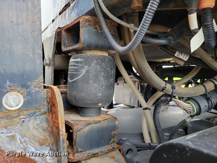 image for item EA2520 2013 TerraGator TG8400 spreader