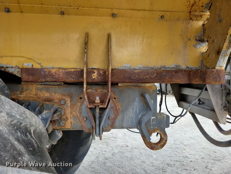 image for item EA2520 2013 TerraGator TG8400 spreader