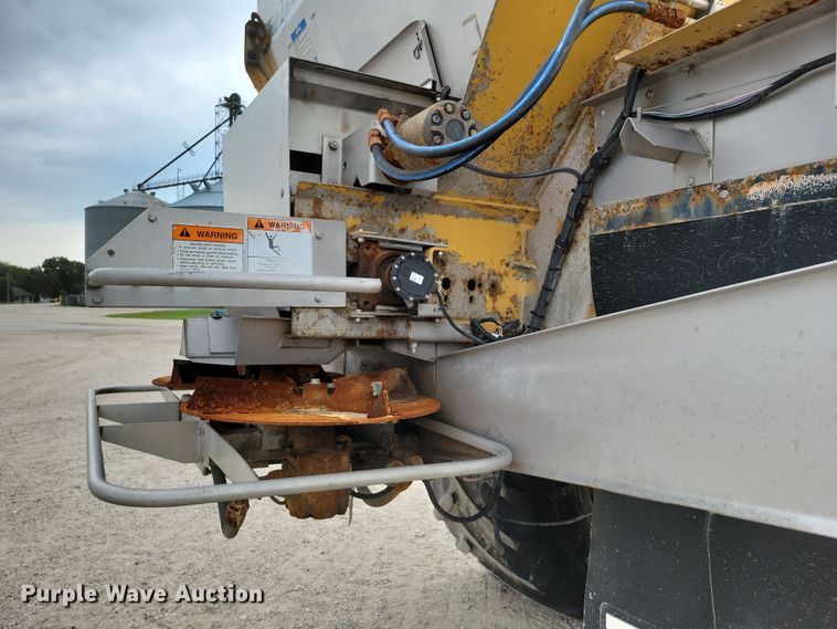 image for item EA2520 2013 TerraGator TG8400 spreader