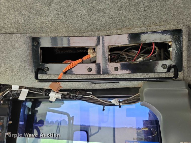 image for item EA2520 2013 TerraGator TG8400 spreader