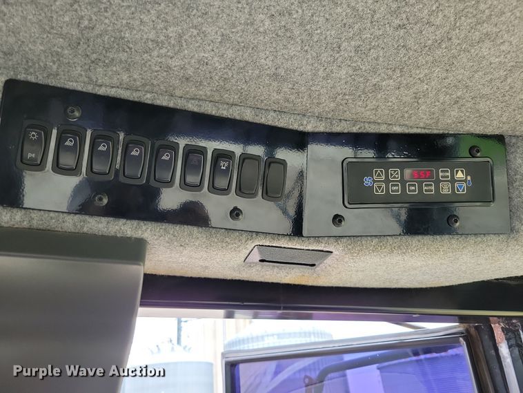 image for item EA2520 2013 TerraGator TG8400 spreader