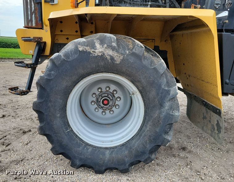 image for item EA2520 2013 TerraGator TG8400 spreader