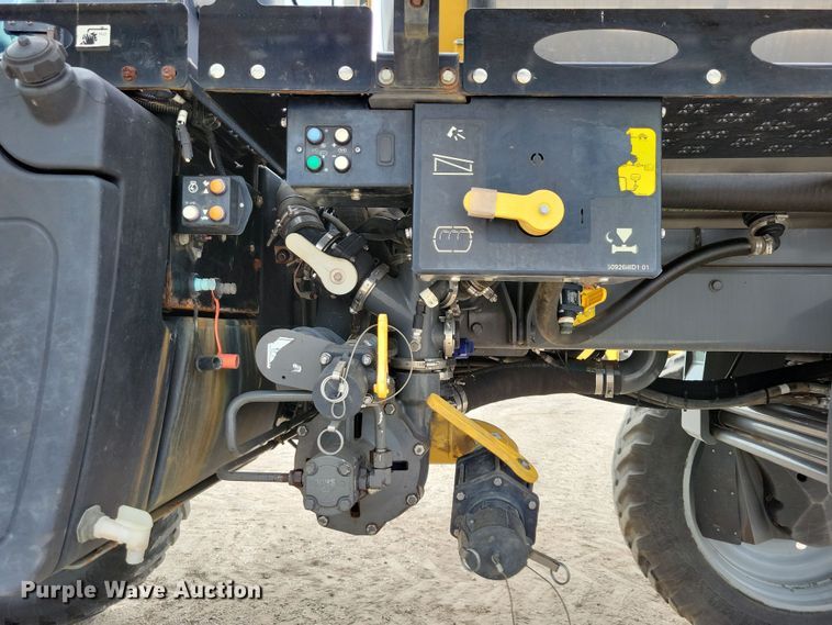 image for item EA2523 2013 RoGator RG1100 sprayer