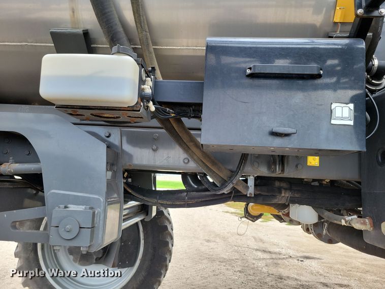 image for item EA2523 2013 RoGator RG1100 sprayer