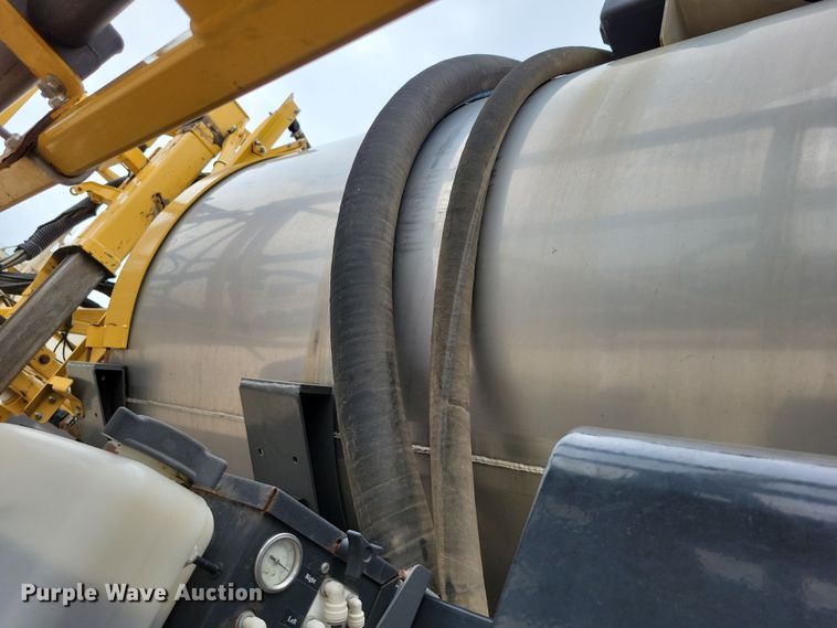 image for item EA2523 2013 RoGator RG1100 sprayer