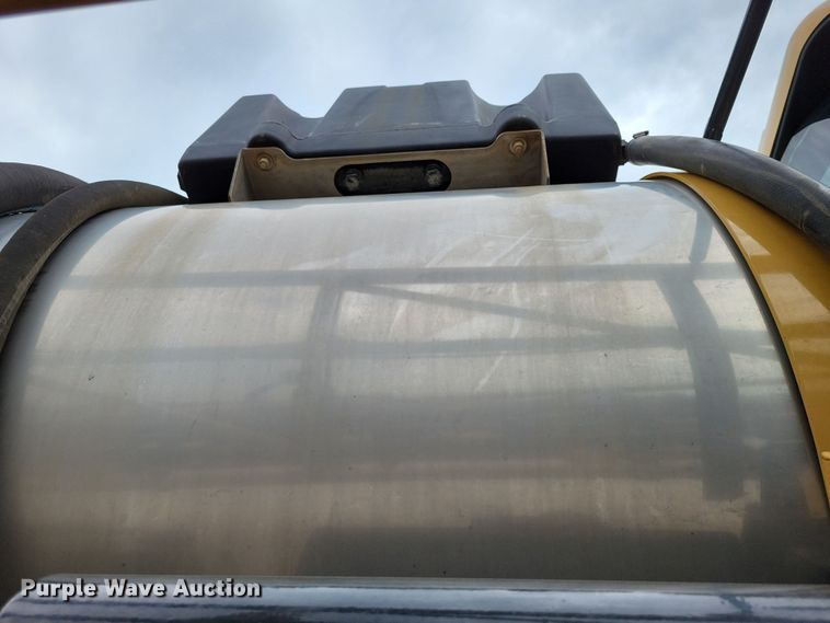 image for item EA2523 2013 RoGator RG1100 sprayer